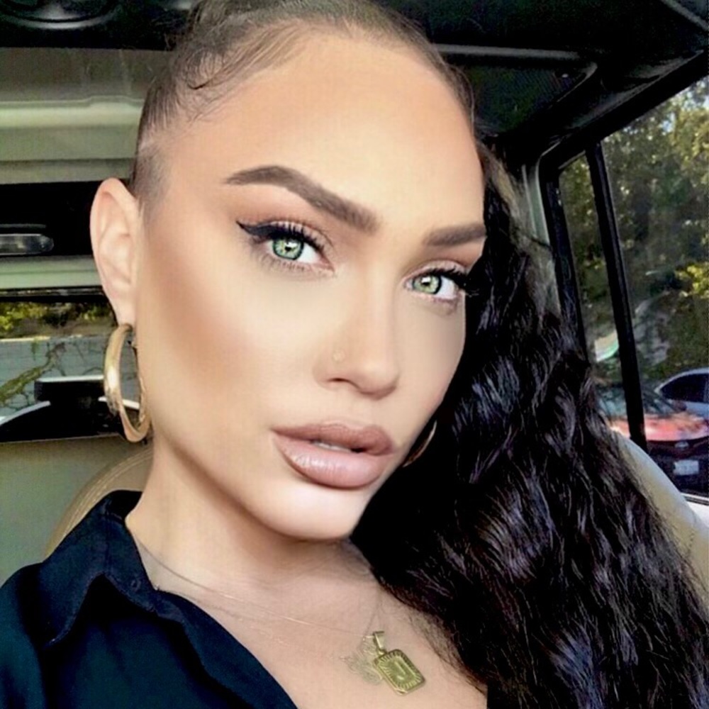 Meet your Posher, Alexis